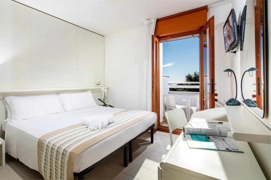 Camera Matrimoniale Basic — Hotel Bristol
