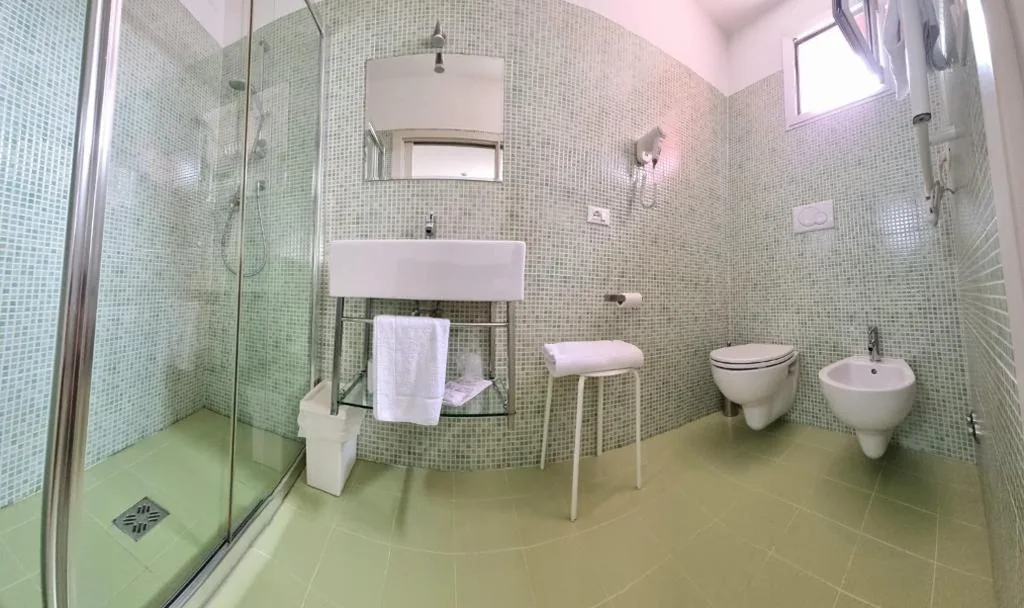 Basic Double Room — Hotel Morena