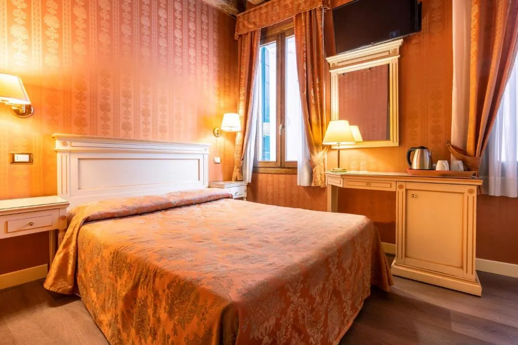 Basic Double Room — Lanterna Di Marco Polo