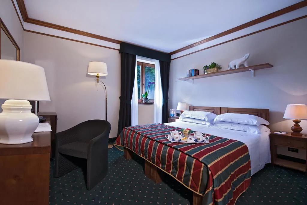 Camera Matrimoniale — Boutique Hotel Villa Blu Cortina D’Ampezzo