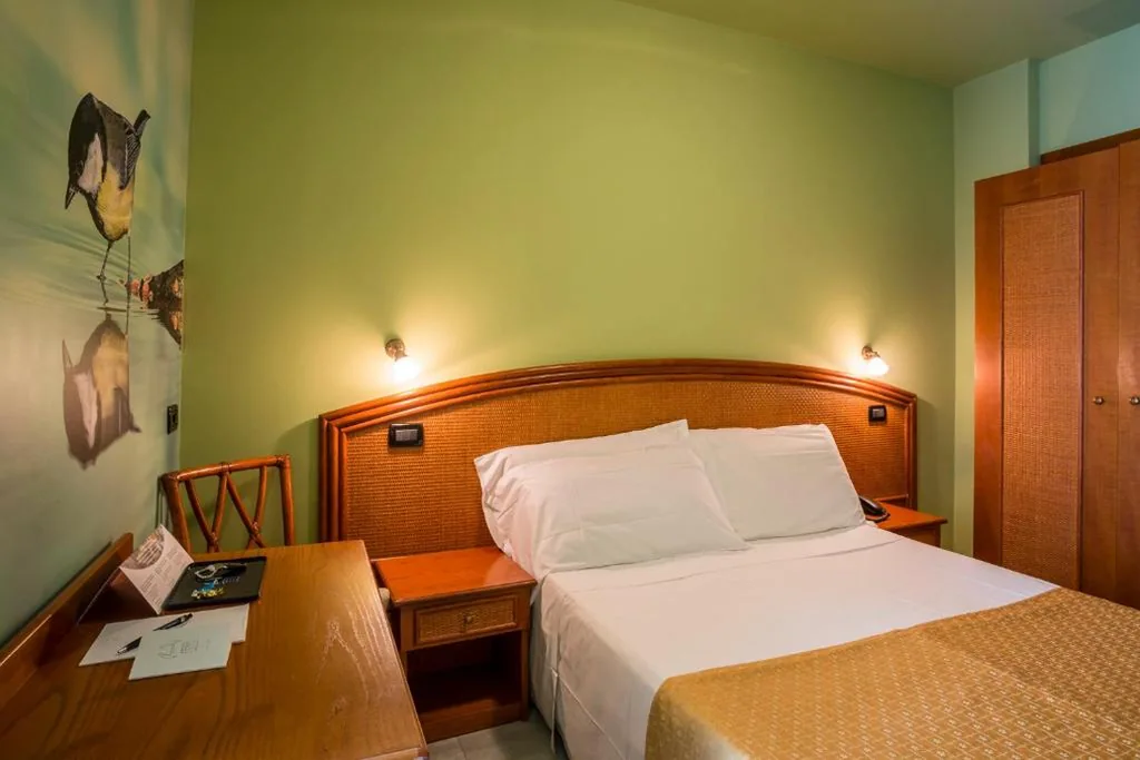 Camera Matrimoniale Budget — Hotel Ambassador