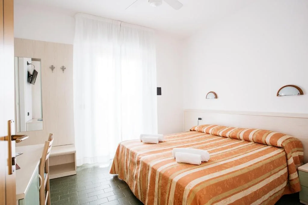 Budget Double Room — Hotel Angelo