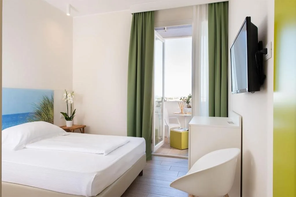 Budget Double Room — Hotel Mediterraneo