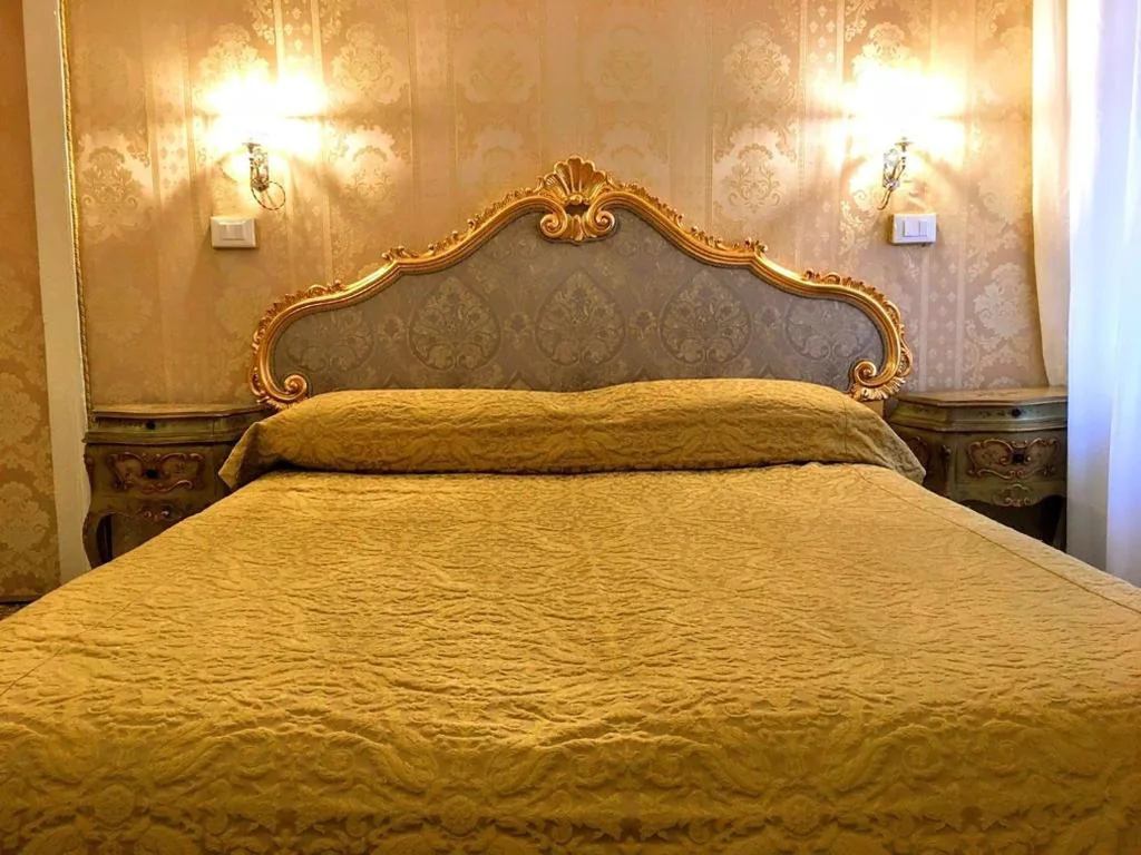Budget Double Room — palazzo suite ducale
