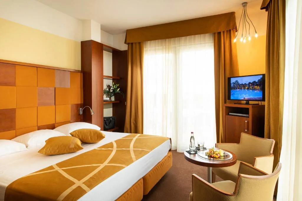 Camera Matrimoniale Classic — Color Hotel Style, Design & Gourmet