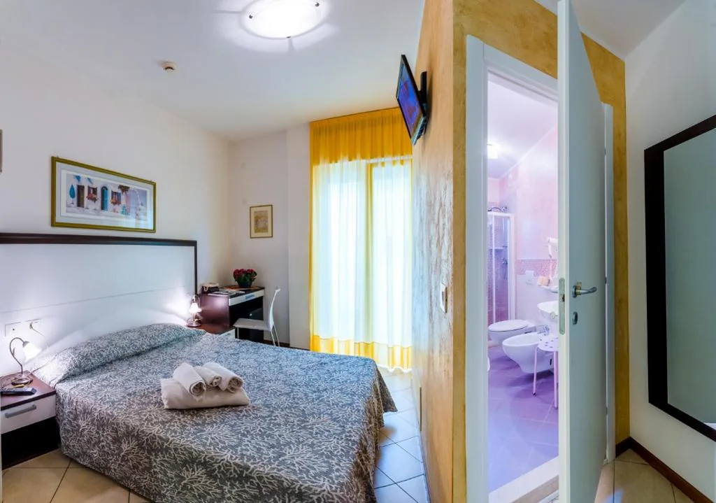 Classic Double Room with Balcony — Hotel Milano 3S