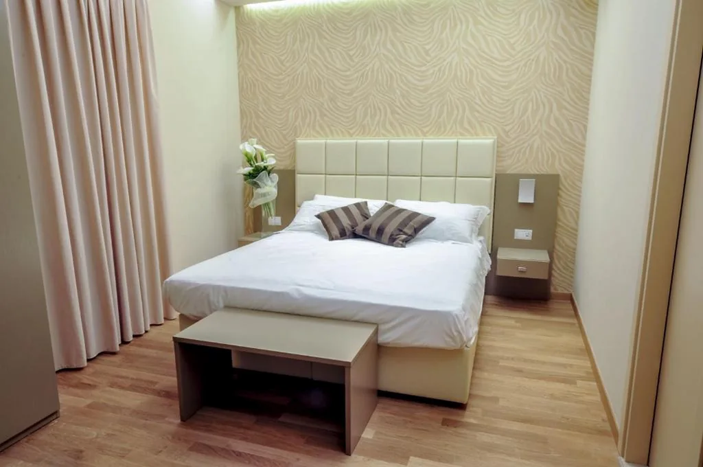 Classic Double Room with Window — Hotel Dori