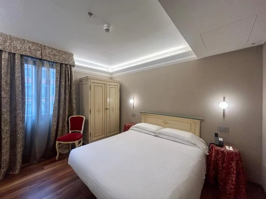 Camera Matrimoniale Classic con Vista Canale — Albergo Cavalletto & Doge Orseolo