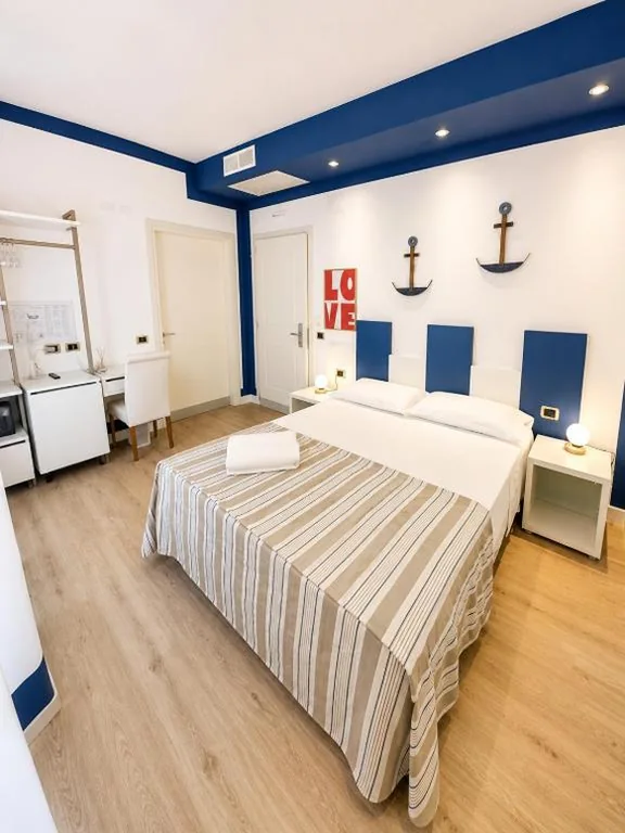 Classic Double Room with Partial Sea View — Hotel Karinzia