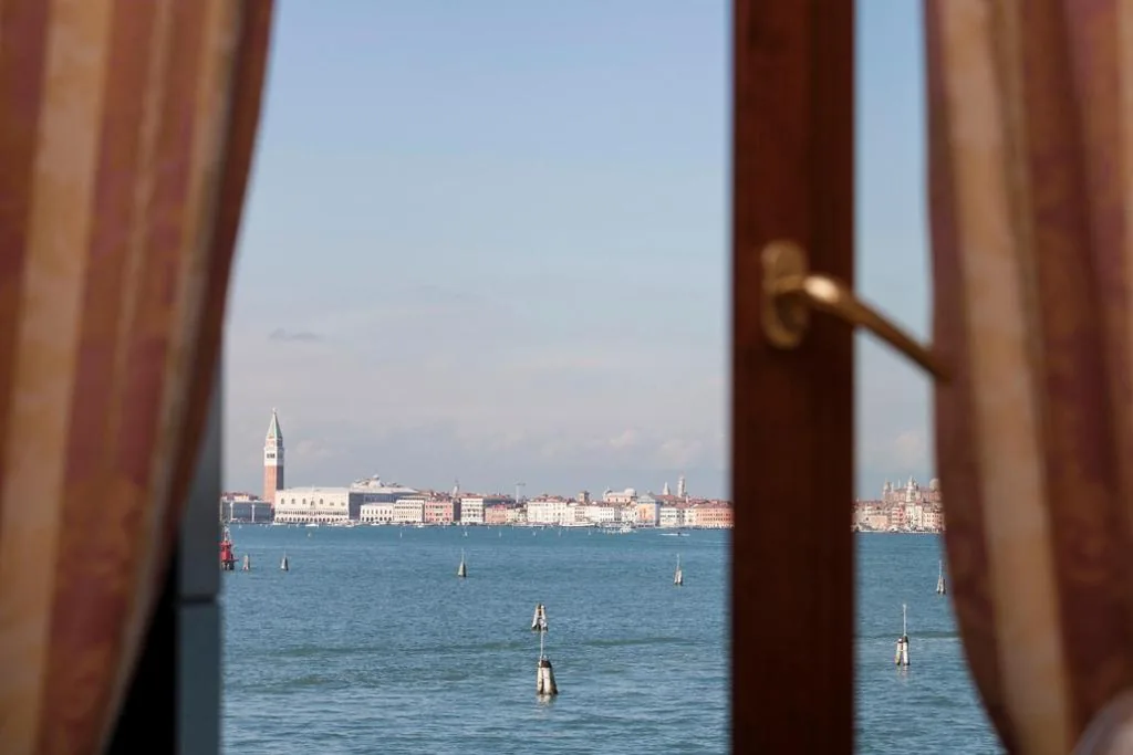 Camera Matrimoniale Classic con Vista San Marco — Hotel Riviera Venezia Lido