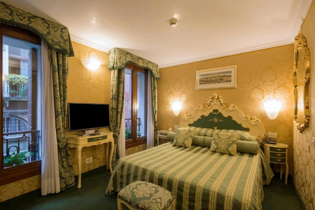 Camera Matrimoniale Classic — Hotel Becher