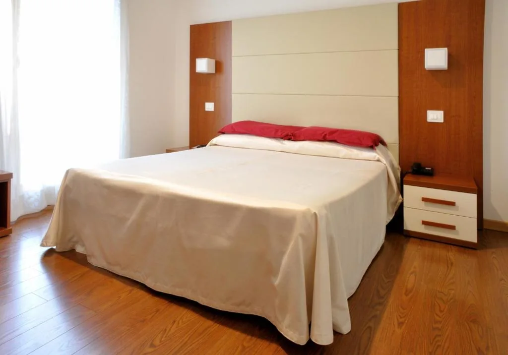 Classic Double Room — Hotel Mezzaluna