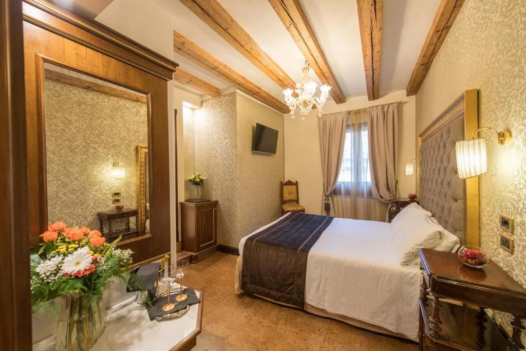 Classic Double Room — Palazzo Bembo – Exclusive Accommodation