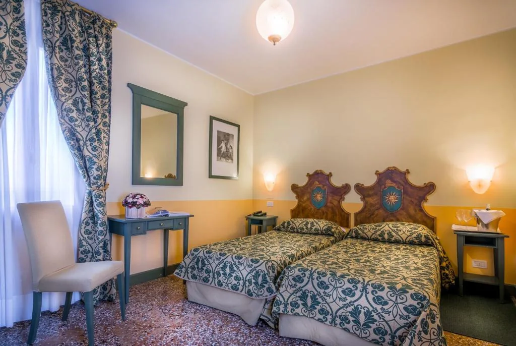 Camera Matrimoniale Classic — Palazzo Marcello Hotel Al Sole