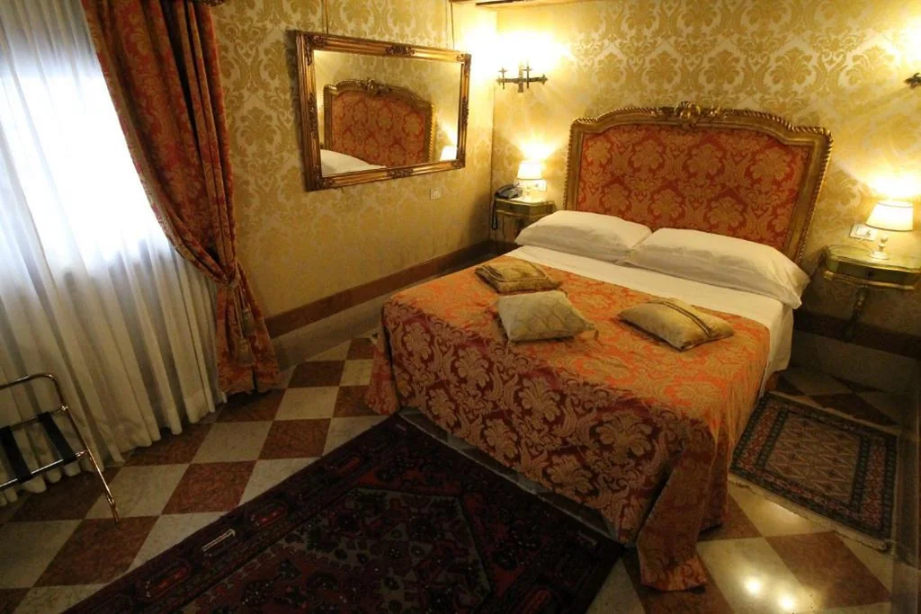 Camera Matrimoniale Classic - Piano Terra — Hotel Palazzo Abadessa