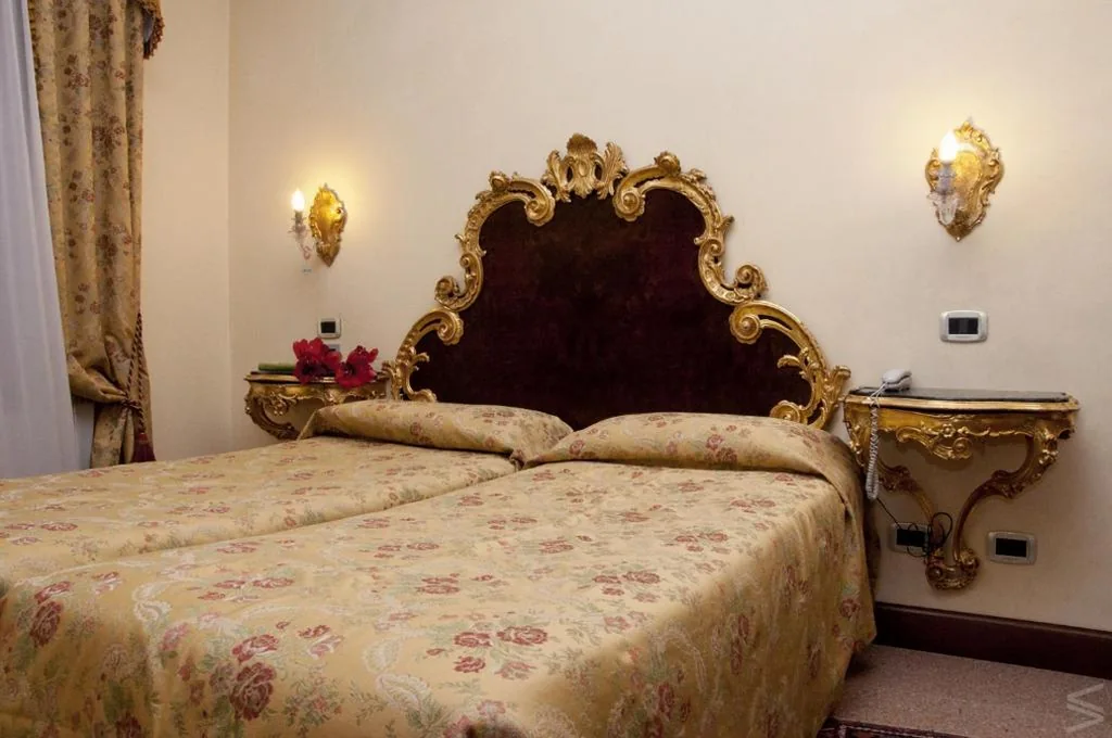 Classic Double Room — Residenza d’Epoca San Cassiano