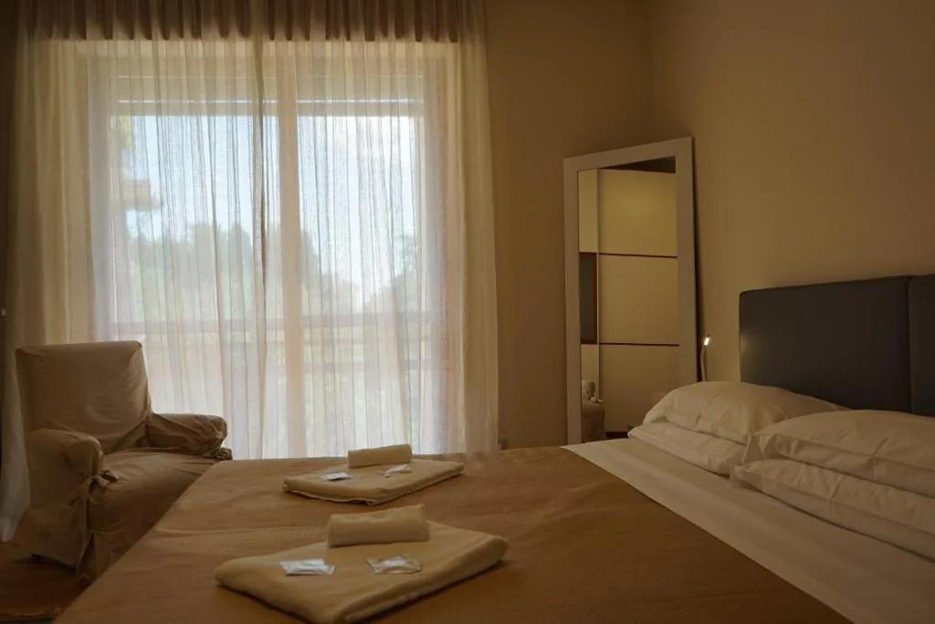 Comfort Double Room — Avenue Rooms