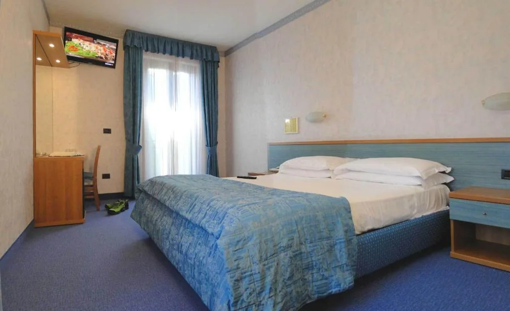 Comfort Double Room with Balcony and Lake View — Hotel Sole – Limone