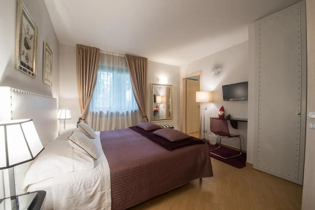 Camera Matrimoniale Comfort con Vista Giardino — Residenza Ca’ degli Enzi