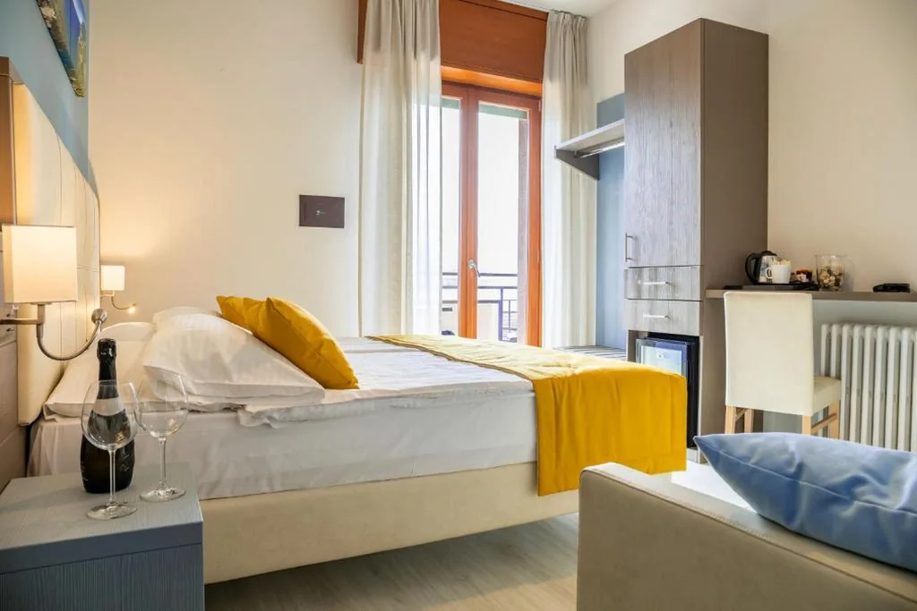 Comfort Double Room with Lake View — Hotel Limone