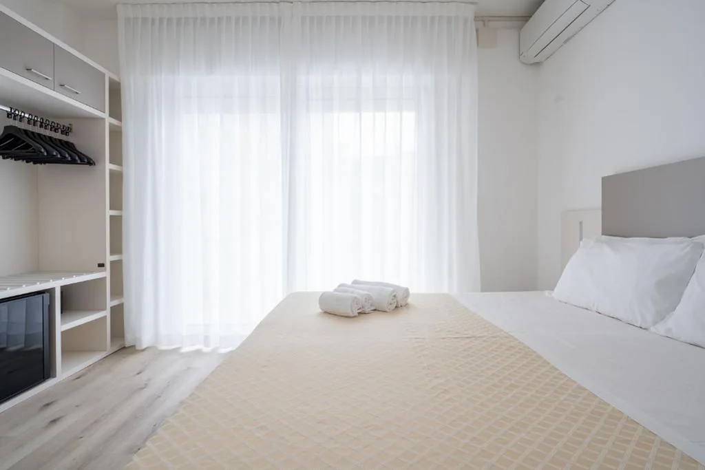 Camera Matrimoniale Comfort con Vista Mare Laterale — Hotel Boston 3 Stelle Superior Frontemare