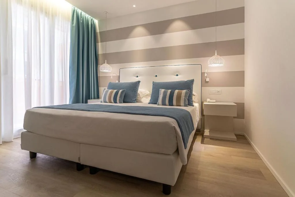 Camera Matrimoniale Comfort con Vista Mare Parziale — Hotel Orient & Pacific