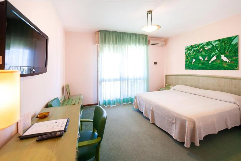 Camera Matrimoniale con Accesso Disabili — Hotel American