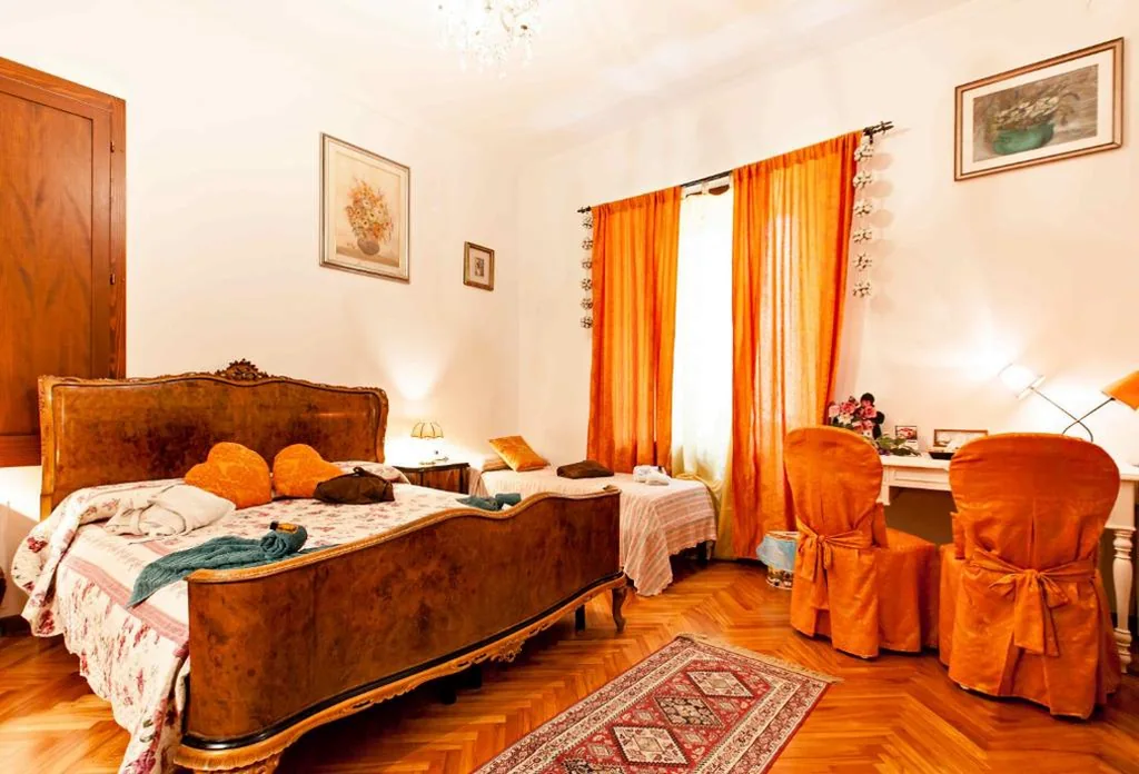 Double Room with Shared Bathroom — Art&Coffee