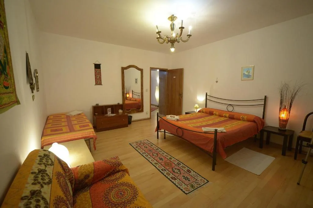 Camera Matrimoniale con Bagno in Comune — B&B Arabesque