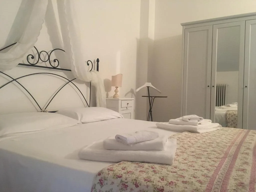 Camera Matrimoniale con Bagno in Comune — B&B Casa Dolce Casa