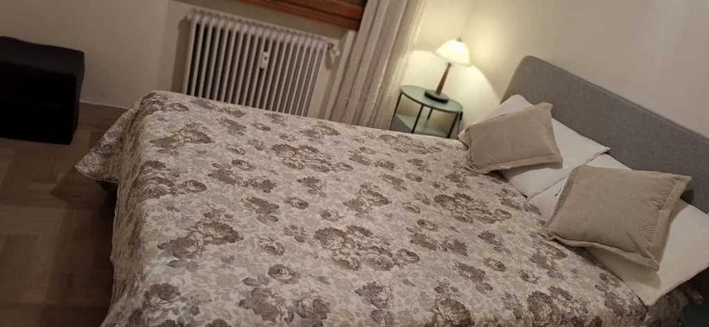 Camera Matrimoniale con Bagno in Comune — Baroka Suits Venice