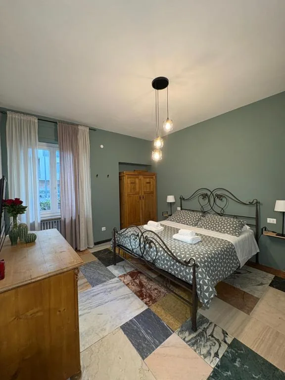 Camera Matrimoniale con Bagno in Comune — Delle Rose Rooms – Le Arche Verona