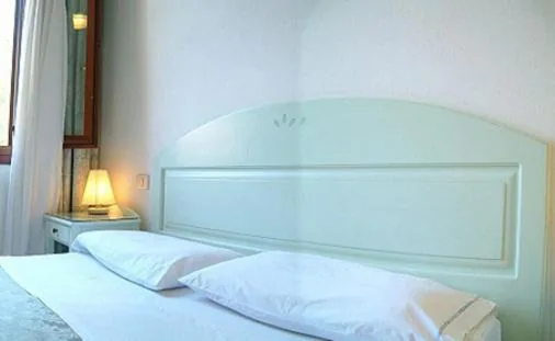 Double Room with Shared Bathroom - Annex — Hotel Adua