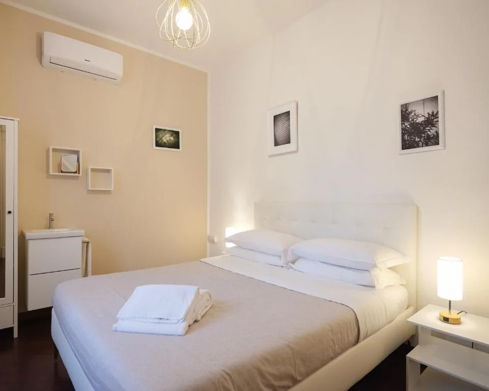 Double Room with Shared Bathroom — Dimora Giardino di Giulietta