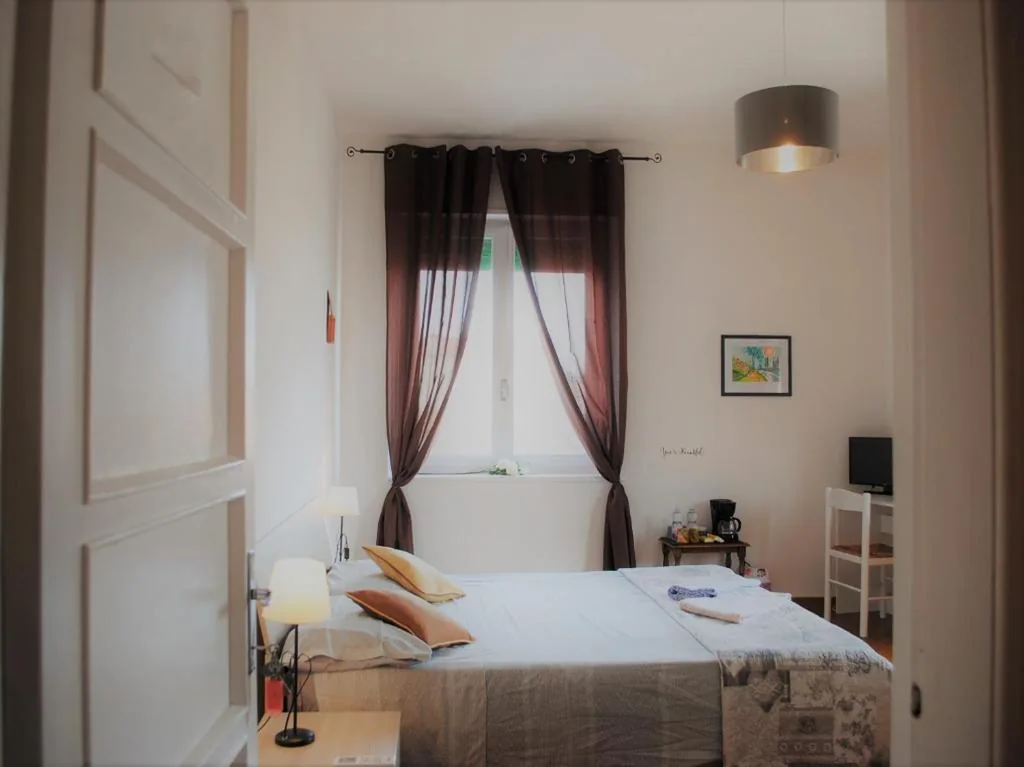 Camera Matrimoniale con Bagno in Comune — Dreaming Verona Rooms