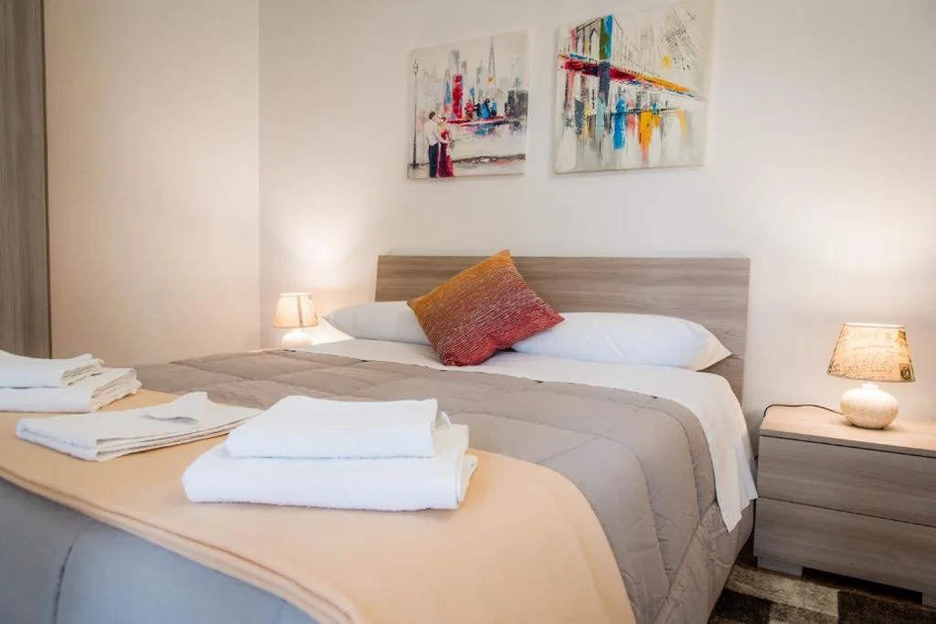 Double Room with Shared Bathroom — Gabrielli Rooms & Apartments – MARONCELLI