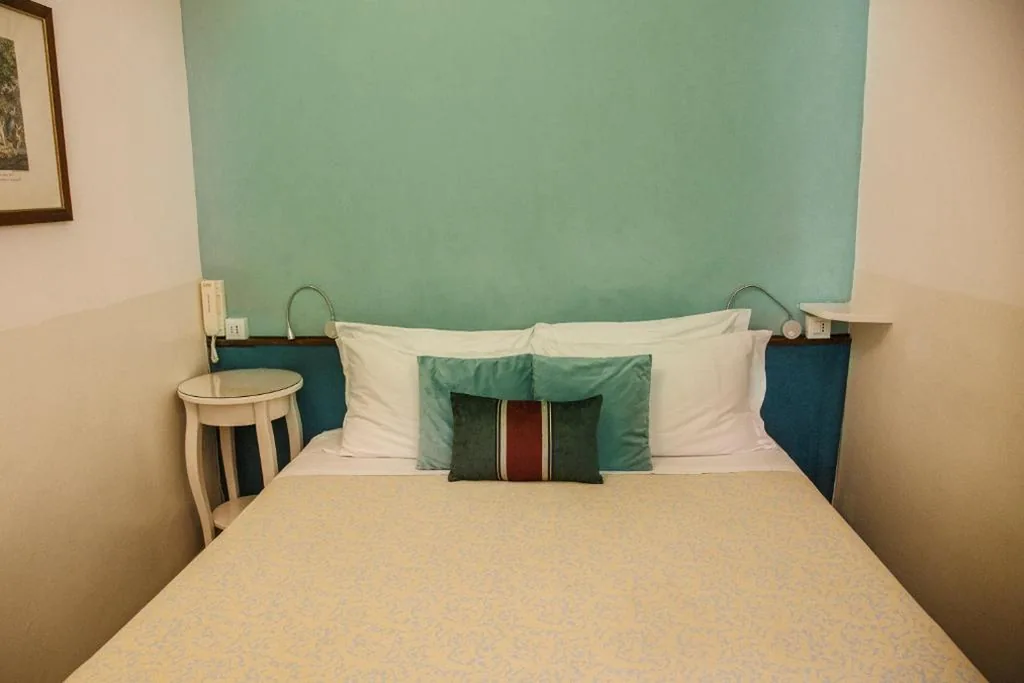 Double Room with Shared Bathroom — Hotel Casa Petrarca