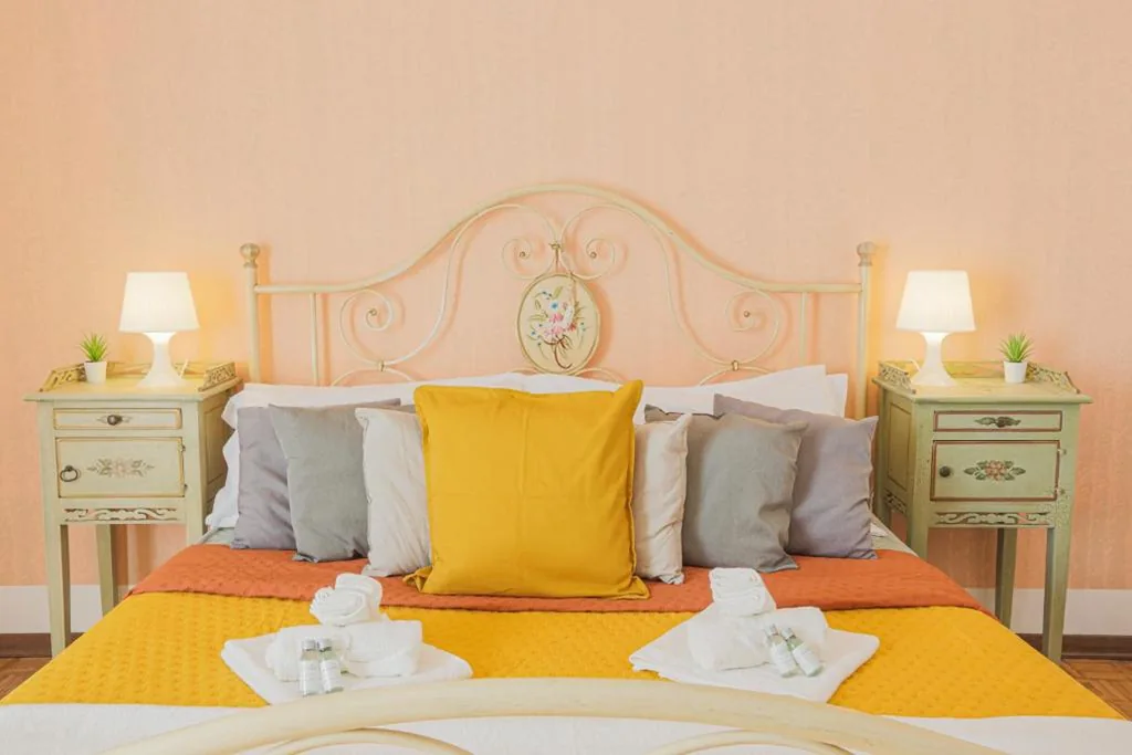 Camera Matrimoniale con Bagno in Comune — Le Barche Guest House