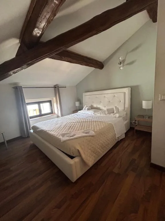 Double Room with Shared Bathroom - Attic — La Magnolia – House