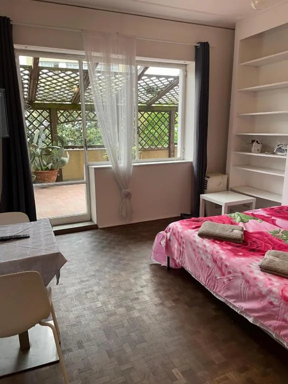 Camera Matrimoniale con Bagno in Comune — Rachana Guest House