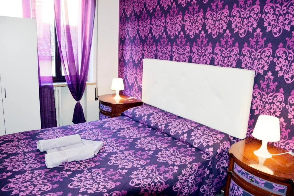 Camera Matrimoniale con Bagno in Comune — Venice Rainbow Apartment San Marco