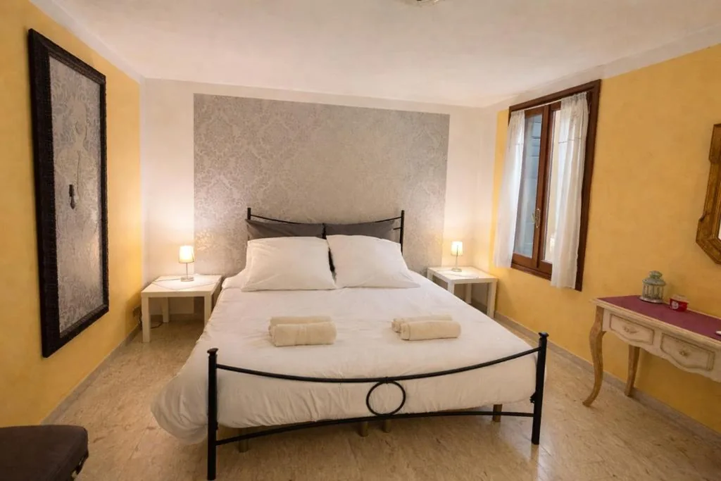 Double Room with Shared Bathroom — Zen Accommodations Rialto