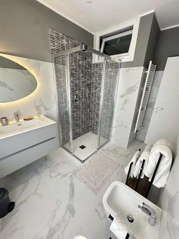 Camera Matrimoniale con Bagno Privato — 42 Ème