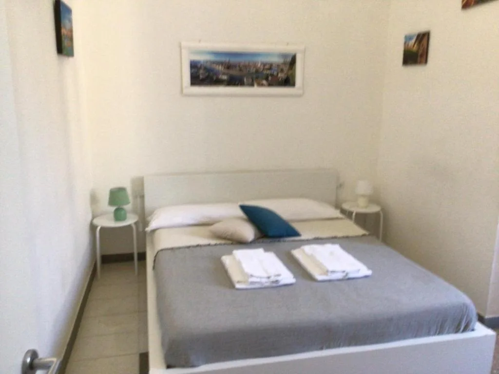 Double Room with Private Bathroom — A due passi da Giulietta-Casa Montecchi
