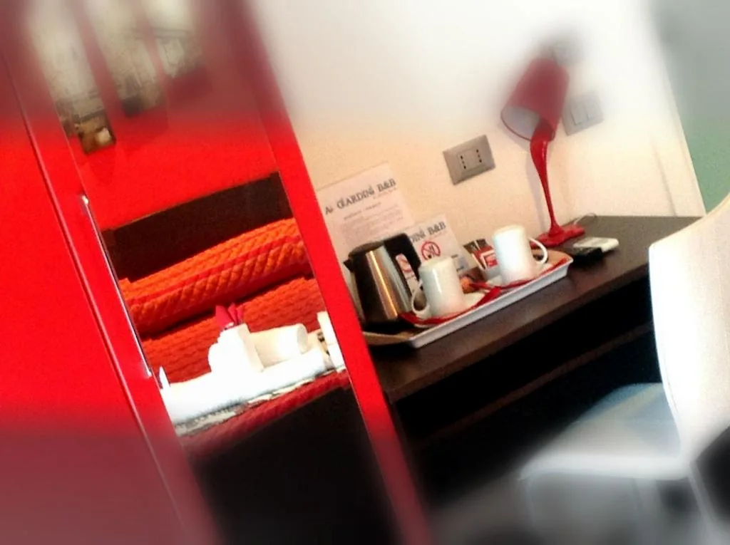 Camera Matrimoniale con Bagno Privato — Ai Giardini Rooms -vicino Ospedale Borgo Trento e centro storico