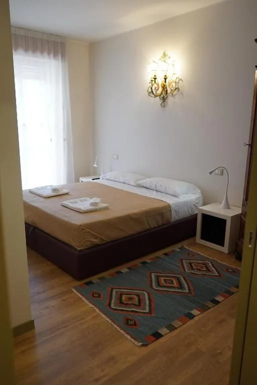 Double Room with Private Bathroom — Avenue Rooms