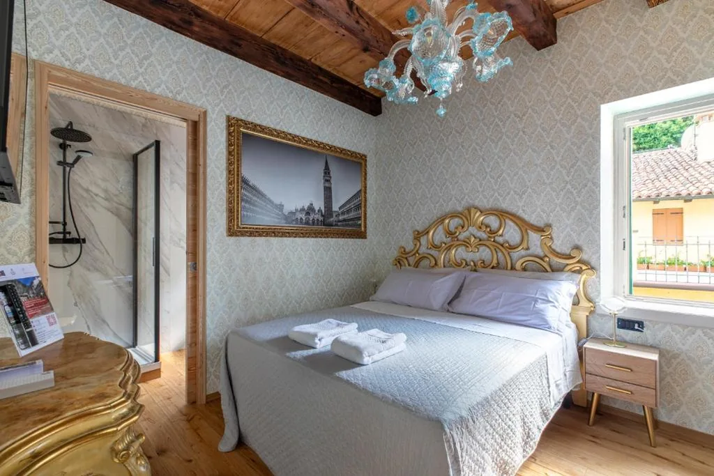 Camera Matrimoniale con Bagno Privato — b&b casa largo la piazzola