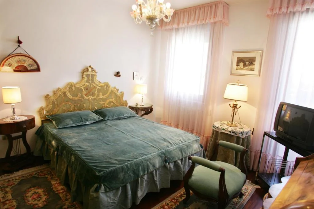 Double Room with Private Bathroom — B&B Il Glicine Fiorito