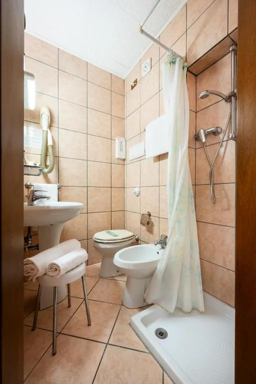 Double Room with Private Bathroom — Camelia Rooms Venice Guesthouse