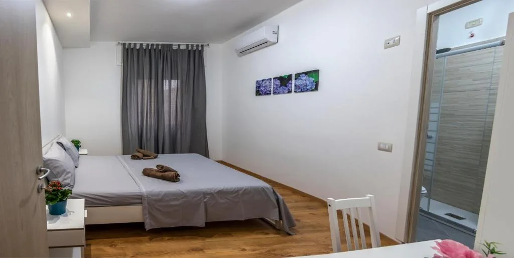 Double Room with Private Bathroom — CASAMINA